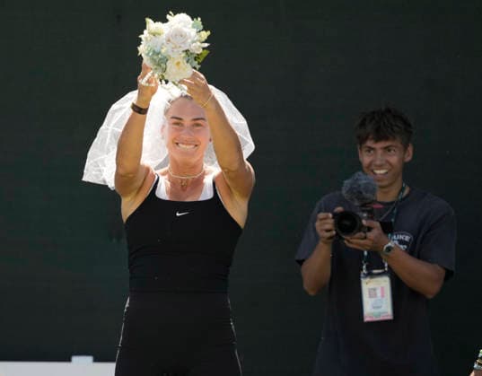 March 11, 2026 Aryna Sabalenka wears a bridal veil and pretends to throw a bouquet during a workout at the BNP Paribas Open held at the Indian Wells Tennis Garden in Indian Wells, California. California. Mandatory Photo Credit : CSM Indian Wells United States of America - ZUMAc04_ 20260311_zma_c04_062 Copyright: xCharlesxBausx