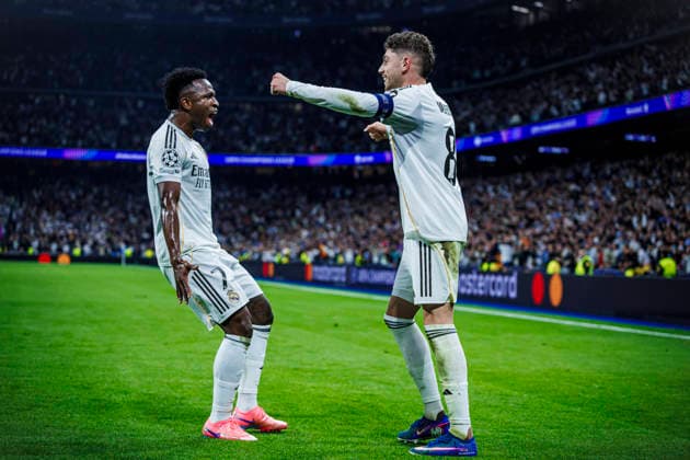 Real Madrid CF vs Manchester City - UEFA Champions League - 11 03 2026 Federico Valverde of Real Madrid CF celebrates his goal with Vinicius Junior of Real Madrid CF (L) during the UEFA Champions League match between Real Madrid CF and Manchester City at Santiago Bernabeu Stadium on March 11, 2026 in Madrid, Spain. Madrid Spain Copyright: xPabloxGarcia PGSxPhotoxAgencyx