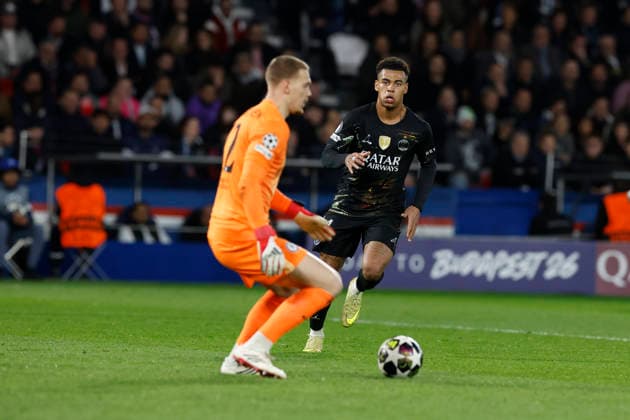 March 11, 2026, Paris, Paris, France: Lucas BERALDO of Paris Saint Germain in action during the UEFA Champions League round of 16 match between Paris Saint Germain and Chelsea at Parc des Princes Stadium - on March 10 2026 Paris - France Paris France - ZUMAb253 20260311_zsp_b253_015 Copyright: xLoicxBaratouxx