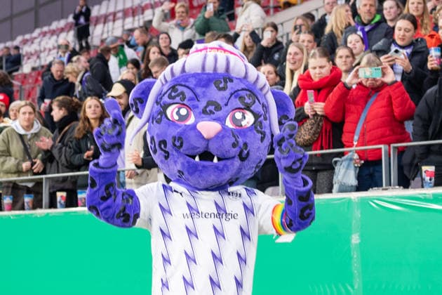 Germany Soccer DFB Cup Women Quarterfinals 2025 2026 SGS Essen vs SV Werder Bremen Stadion an der Hafenstrasse Essen Mascot Lia from SGS Essen Copyright: xOrhanxHabashx