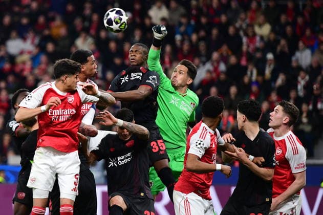 Leverkusen v Arsenal - UEFA Champions League LEVERKUSEN, GERMANY - MARCH 11: Goalkeeper Janis Blaswich (C) of Leverkusen in action during the UEFA Champions League match between Leverkusen and Arsenal at BayArena in Leverkusen, Germany on March 11, 2026. Hesham Elsherif Anadolu Leverkusen Germany. Editorial use only. Please get in touch for any other usage.  Copyright: x2026xAnadoluxHeshamxElsherifx