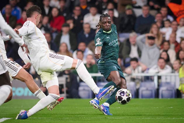 REAL MADRID CF v MANCHESTER CITY FC. CHAMPIONS LEAGUE 2025 2026. ROUND OF 16 FIRST LEG. Real Madrid CF s Fede Valverde (l) and Manchester City FC s Jeremy Doku during Champions League 2025 2026 match. March 11,2026. (ALTERPHOTOS Ropero) MadridSpain  Copyright: xRoperox