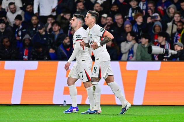FOOTBALL : PSG vs Chelsea - Ligue des Champions - 11 03 2026 Enzo Fernandez of Chelsea celebrates with Pedro Neto of Chelsea during the UEFA Champions League match between Paris Saint Germain and Chelsea FC at Parc Des Princes on March 11 , 2026 in Paris, France. ( Photo by Federico Pestellini PsnewZ ) ParisFrance  Copyright: xFedericoxPestellinix