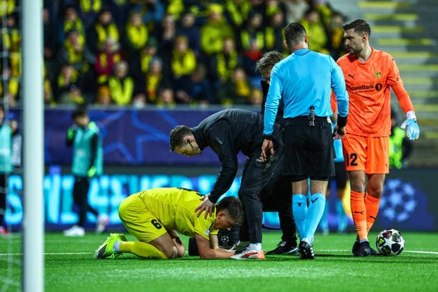 Football, Champions League 2025 2026 Bodo Glimt Sporting Lisbon Bodo 20260311 Bodo Glimts Jostein Gundersen receives medical assistance during the Champions League football match between Bodo Glimt and Sporting Lisbon at Aspmyra Stadium Photo Mats Torbergsen NTB Bodo Norway EDITORIAL USE ONLY RESTRICTED USE FOR BETTING COMPANIES  Copyright: xMatsxTorbergsenx xNTBx