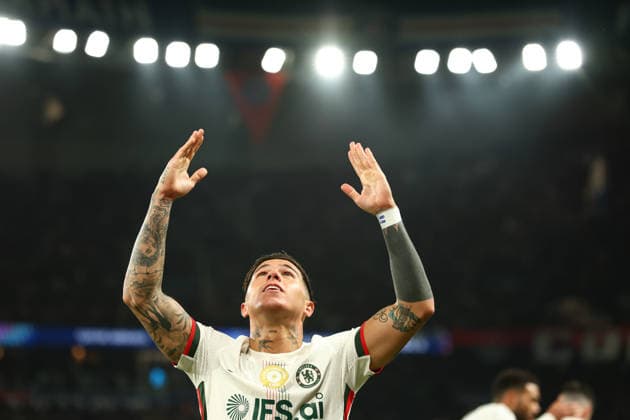 March 11, 2026, Paris, Ile-De-France, France: ENZO FERNANDEZ of Chlesea celebrates scoring his side s second goal in the UEFA Champions League 2025 26 Round of 16 Leg 1 of 2 game between PARIS SAINT-GERMAIN (PSG) and CHELSEA FC at the Parc des Princes Stadium in Paris, France. Paris France - ZUMAc179 20260311_zep_c179_033 Copyright: xMickaelxChavetx