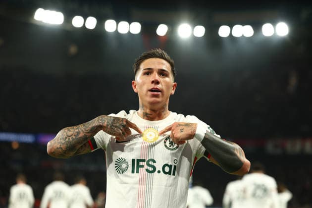 March 11, 2026, Paris, Ile-De-France, France: ENZO FERNANDEZ of Chlesea celebrates scoring his side s second goal in the UEFA Champions League 2025 26 Round of 16 Leg 1 of 2 game between PARIS SAINT-GERMAIN (PSG) and CHELSEA FC at the Parc des Princes Stadium in Paris, France. Paris France - ZUMAc179 20260311_zep_c179_039 Copyright: xMickaelxChavetx