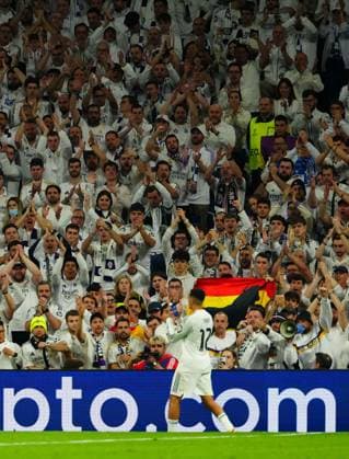 Home fans applaud Trent Alexander-Arnold of Real Madrid after he was substituted late on Real Madrid v Manchester City, UEFA Champions League, Round of 16, First Leg, Football, Bernabeu, Madrid, Spain - 11 Mar 2026Madrid Bernabeu Spain EDITORIAL USE ONLY No use with unauthorised audio, video, data, fixture lists, club league logos or live services. Online in-match use limited to 120 images, no video emulation. No use in betting, games or single club league player publications.  Copyright: xJavierxGarcia Shutterstockx 16746741bd