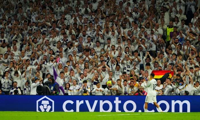 Home fans applaud Trent Alexander-Arnold of Real Madrid after he was substituted late on Real Madrid v Manchester City, UEFA Champions League, Round of 16, First Leg, Football, Bernabeu, Madrid, Spain - 11 Mar 2026Madrid Bernabeu Spain EDITORIAL USE ONLY No use with unauthorised audio, video, data, fixture lists, club league logos or live services. Online in-match use limited to 120 images, no video emulation. No use in betting, games or single club league player publications.  Copyright: xJavierxGarcia Shutterstockx 16746741be
