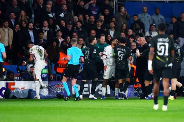 A clash breaks out between both sides as a ball assistant is seen on the floor. Paris Saint-Germain v Chelsea, UEFA Champions League, Round of 16, First Leg, Football, Parc des Princes, Paris, France - 11 Mar 2026Paris Parc des Princes France EDITORIAL USE ONLY No use with unauthorised audio, video, data, fixture lists, club league logos or live services. Online in-match use limited to 120 images, no video emulation. No use in betting, games or single club league player publications. Copyright: xJamesxMarsh Shutterstockx 16746728dy