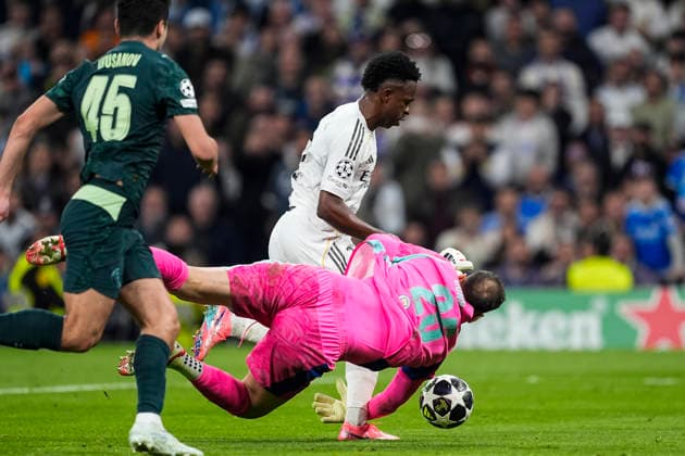 March 11, 2026, Madrid, Madrid, Spain: Vinicius Junior of Real Madrid CF and Gianluigi Donnarumma of Manchester City compete for the ball during the UEFA Champions League 2025 26 Round of 16 First Leg match between Real Madrid C.F. and Manchester City at Bernabeu stadium on March 11, 2026, in Madrid, Spain. Madrid Spain - ZUMAa181 20260311_zaa_a181_118 Copyright: xOscarxJ.xBarrosox
