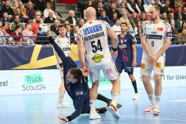 HANDBALL : Paris Saint Germain Vs SC Magdeburg - Ligue des Champions - 11 03 2026 Kamil Syprzak (Paris Saint Germain) Vs Oscar Bergendahl (SC Magdeburg) - Tim Zechel (SC Magdeburg) ParisFrance  Copyright: xMichaelxBaucherx