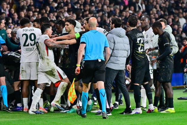 FOOTBALL : PSG vs Chelsea - Ligue des Champions - 11 03 2026 Tempers flare between Marquinhos of Paris Saint Germain Enzo Fernandez of Chelsea during the UEFA Champions League match between Paris Saint Germain and Chelsea FC at Parc Des Princes on March 11 , 2026 in Paris, France. ( Photo by Federico Pestellini PsnewZ ) ParisFrance  Copyright: xFedericoxPestellinix