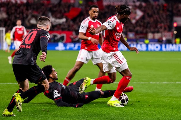 LEVERKUSEN, GERMANY - MARCH 11: Noni Madueke of Arsenal is fouled by Malik Tillman of Bayer 04 Leverkusen during the UEFA Champions League 2025 26 Round of 16 First Leg match between Bayer 04 Leverkusen and Arsenal FC at BayArena on March 11, 2026 in Leverkusen, Germany.  Copyright: xRenexNijhuis MBxMediax