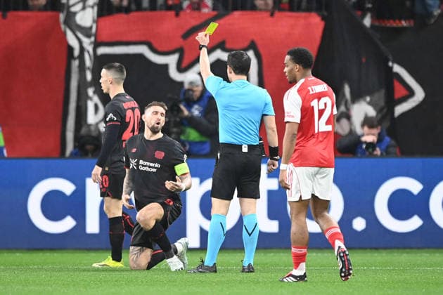 Referee Halil Umut MELER TUR shows Robert ANDRICH LEV the yellow card, warning Football Champions League, Round of 16, Bayer 04 Leverkusen LEV FC Arsenal London ARS 1 1 on 11 03 2026 in Leverkusen Germany UEFA regulations prohibit any use of photographs as image sequences and or quasi video Â
