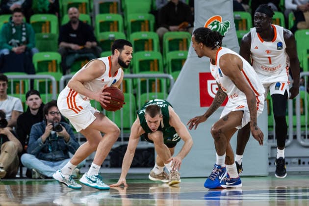 GER, BKT EuroCup, season 2025 2026, eighth final, Cedevita Olimpija Ljubljana Niners Chemnitz 11 03 2026, Arena Stozice, Ljubljana, GER, BKT EuroCup, season 2025 2026, eighth final, Cedevita Olimpija Ljubljana Niners Chemnitz Jordan Schakel Niners Chemnitz, 8 , Ognjen Jaramaz Cedevita Olimpija Ljubljana 25 Photo Alexander Trienitz Ljubljana Arena Stozice Slovenia