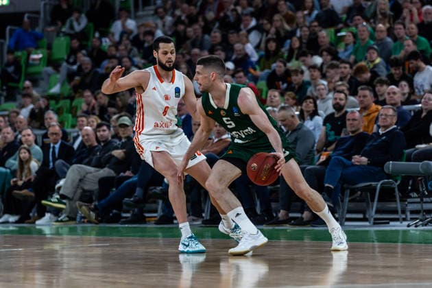 GER, BKT EuroCup, season 2025 2026, eighth final, Cedevita Olimpija Ljubljana Niners Chemnitz 11 03 2026, Arena Stozice, Ljubljana, GER, BKT EuroCup, season 2025 2026, eighth final, Cedevita Olimpija Ljubljana Niners Chemnitz Aleksej Nikolic Cedevita Olimpija Ljubljana 5 , Jordan Schakel Niners Chemnitz, 8 Photo Alexander Trienitz Ljubljana Arena Stozice Slovenia