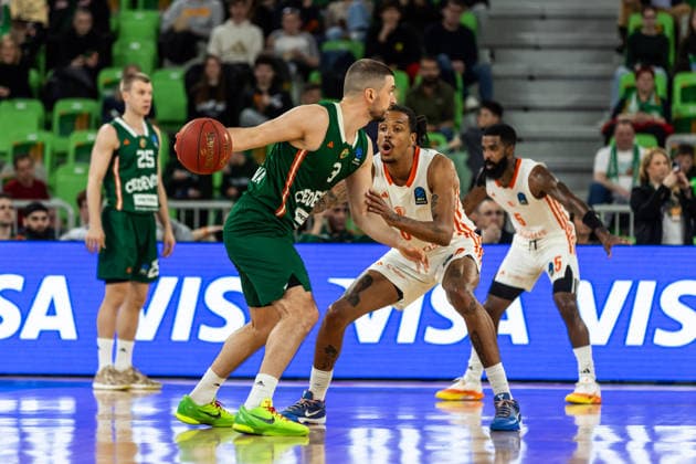 GER, BKT EuroCup, season 2025 2026, eighth final, Cedevita Olimpija Ljubljana Niners Chemnitz 11 03 2026, Arena Stozice, Ljubljana, GER, BKT EuroCup, season 2025 2026, eighth final, Cedevita Olimpija Ljubljana Niners Chemnitz Rok Radovic Cedevita Olimpija Ljubljana 3 , Kevin Yebo Niners Chemnitz, 0 Photo Alexander Trienitz Ljubljana Arena Stozice Slovenia