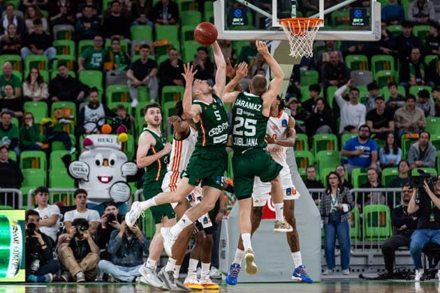 GER, BKT EuroCup, season 2025 2026, eighth final, Cedevita Olimpija Ljubljana Niners Chemnitz 11 03 2026, Arena Stozice, Ljubljana, GER, BKT EuroCup, season 2025 2026, eighth final, Cedevita Olimpija Ljubljana Niners Chemnitz Aleksej Nikolic Cedevita Olimpija Ljubljana 5 , Ognjen Jaramaz Cedevita Olimpija Ljubljana 25 Photo Alexander Trienitz Ljubljana Arena Stozice Slovenia