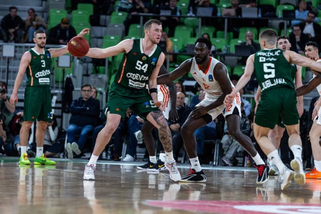 GER, BKT EuroCup, season 2025 2026, eighth final, Cedevita Olimpija Ljubljana Niners Chemnitz 11 03 2026, Arena Stozice, Ljubljana, GER, BKT EuroCup, season 2025 2026, eighth final, Cedevita Olimpija Ljubljana Niners Chemnitz Thomas Kennedy Cedevita Olimpija Ljubljana 54 , Amadou Sow Niners Chemnitz, 12 Photo Alexander Trienitz Ljubljana Arena Stozice Slovenia