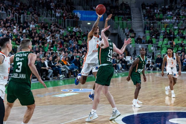 GER, BKT EuroCup, season 2025 2026, eighth final, Cedevita Olimpija Ljubljana Niners Chemnitz 11 03 2026, Arena Stozice, Ljubljana, GER, BKT EuroCup, season 2025 2026, eighth final, Cedevita Olimpija Ljubljana Niners Chemnitz John Edward Newman III Niners Chemnitz, 9 , Matthew Hurt Cedevita Olimpija Ljubljana 21 Photo Alexander Trienitz Ljubljana Arena Stozice Slovenia