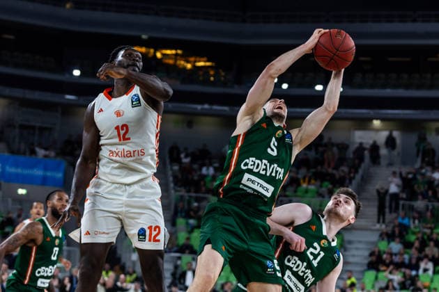 GER, BKT EuroCup, season 2025 2026, eighth final, Cedevita Olimpija Ljubljana Niners Chemnitz 11 03 2026, Arena Stozice, Ljubljana, GER, BKT EuroCup, season 2025 2026, eighth final, Cedevita Olimpija Ljubljana Niners Chemnitz Aleksej Nikolic Cedevita Olimpija Ljubljana 5 , Amadou Sow Niners Chemnitz, 12 Photo Alexander Trienitz Ljubljana Arena Stozice Slovenia