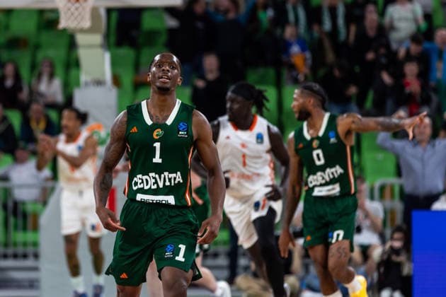 GER, BKT EuroCup, season 2025 2026, eighth final, Cedevita Olimpija Ljubljana Niners Chemnitz 11 03 2026, Arena Stozice, Ljubljana, GER, BKT EuroCup, season 2025 2026, eighth final, Cedevita Olimpija Ljubljana Niners Chemnitz Umoja Gibson Cedevita Olimpija Ljubljana 1 cheers Photo Alexander Trienitz Ljubljana Arena Stozice Slovenia