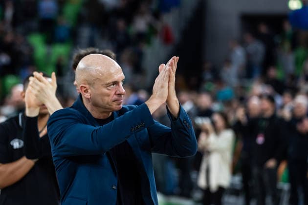 GER, BKT EuroCup, 2025 2026 season, round of 16, Cedevita Olimpija Ljubljana Niners Chemnitz 11 03 2026, Arena Stozice, Ljubljana, GER, BKT EuroCup, 2025 2026 season, round of 16, Cedevita Olimpija Ljubljana Niners Chemnitz Amadou Sow Niners Chemnitz, 12 thanks the fans Photo Alexander Trienitz Ljubljana Arena Stozice Slovenia