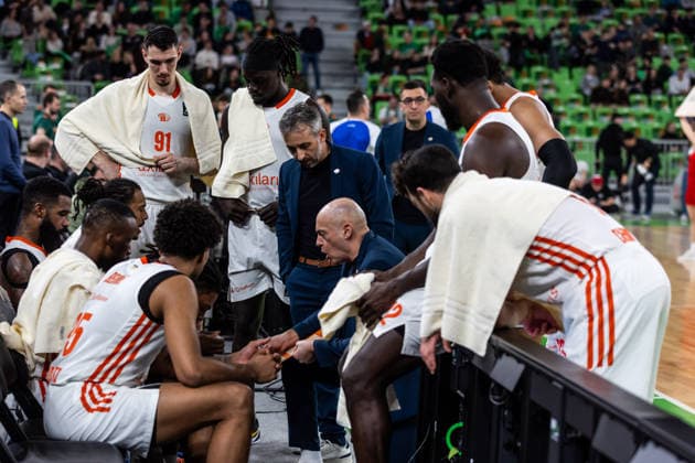 GER, BKT EuroCup, Season 2025 2026, Round of 16, Cedevita Olimpija Ljubljana Niners Chemnitz 11 03 2026, Arena Stozice, Ljubljana, GER, BKT EuroCup, Season 2025 2026, Round of 16, Cedevita Olimpija Ljubljana Niners Chemnitz Rodrigo Pastore Head Coach , Niners Chemnitz talks to his players Photo Alexander Trienitz Ljubljana Arena Stozice Slovenia