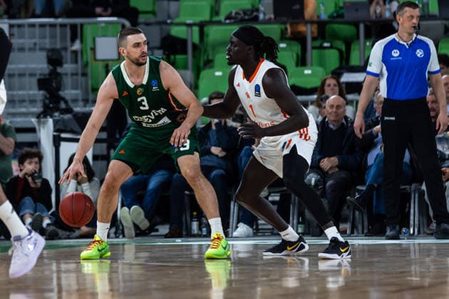 GER, BKT EuroCup, season 2025 2026, eighth final, Cedevita Olimpija Ljubljana Niners Chemnitz 11 03 2026, Arena Stozice, Ljubljana, GER, BKT EuroCup, season 2025 2026, eighth final, Cedevita Olimpija Ljubljana Niners Chemnitz Rok Radovic Cedevita Olimpija Ljubljana 3 , Aher Uguak Niners Chemnitz, 1 Photo Alexander Trienitz Ljubljana Arena Stozice Slovenia