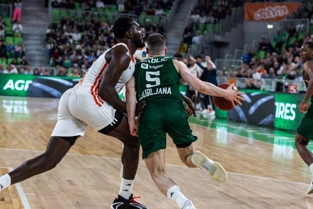 GER, BKT EuroCup, season 2025 2026, eighth final, Cedevita Olimpija Ljubljana Niners Chemnitz 11 03 2026, Arena Stozice, Ljubljana, GER, BKT EuroCup, season 2025 2026, eighth final, Cedevita Olimpija Ljubljana Niners Chemnitz Aleksej Nikolic Cedevita Olimpija Ljubljana 5 , Amadou Sow Niners Chemnitz, 12 Photo Alexander Trienitz Ljubljana Arena Stozice Slovenia
