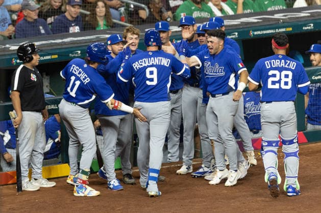 Italian players celebrate a run in a World Baseball Classic game between Mexico and Italy at Daikin Park stadium in Houston, United States, 11 March 2026. World Baseball Classic - Mexico vs. Italy !ACHTUNG: NUR REDAKTIONELLE NUTZUNG!  Copyright: xCarlosxRamírezx AMDEP2208 20260312-55019667926_1