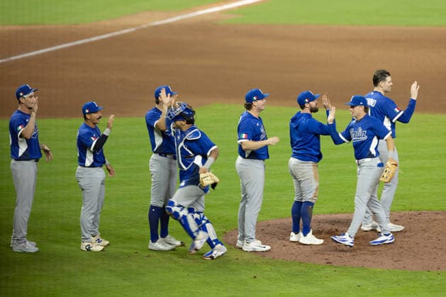 Italian players celebrate at the end of a World Baseball Classic game between Mexico and Italy at Daikin Park stadium in Houston, United States, 11 March 2026. World Baseball Classic - Mexico vs. Italy !ACHTUNG: NUR REDAKTIONELLE NUTZUNG!  Copyright: xCarlosxRamírezx AMDEP2226 20260312-55019668236_1