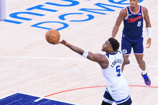 March 11, 2026, Inglewood, California, USA: Anthony Edwards 5 of the Minnesota Timberwolves stretches for a layup during 2026 NBA, Basketball Herren, USA regular season game against the Los Angeles Clippers on Wednesday March 11, 2026 at Intuit Dome Arena in Inglewood, California. JAVIER ROJAS PI Inglewood USA - ZUMAp124 20260311_zaa_p124_046 Copyright: xJavierxRojasx