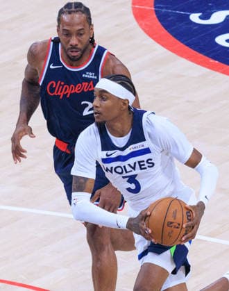 March 11, 2026, Inglewood, California, USA: Jaden McDaniels 3 of the Minnesota Timberwolves drives past Kawhi Leonard 2 of the LA Clippers during a 2026 NBA, Basketball Herren, USA regular season game on Wednesday March 11, 2026 at Intuit Dome Arena in Inglewood, California. JAVIER ROJAS PI Inglewood USA - ZUMAp124 20260311_zaa_p124_048 Copyright: xJavierxRojasx