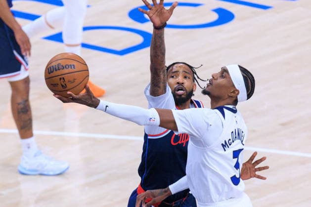 March 11, 2026, Inglewood, California, USA: Jaden McDaniels 3 of the Minnesota Timberwolves puts a shot past Derrick Jones Jr. 5 of the LA Clippers during a 2026 NBA, Basketball Herren, USA regular season game on Wednesday March 11, 2026 at Intuit Dome Arena in Inglewood, California. JAVIER ROJAS PI Inglewood USA - ZUMAp124 20260311_zaa_p124_049 Copyright: xJavierxRojasx