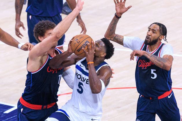 March 11, 2026, Inglewood, California, USA: Anthony Edwards 5 of the Minnesota Timberwolves drives against Brook Lopez 11 of the LA Clippers during a 2026 NBA, Basketball Herren, USA regular season game on Wednesday March 11, 2026 at Intuit Dome Arena in Inglewood, California. JAVIER ROJAS PI Inglewood USA - ZUMAp124 20260311_zaa_p124_052 Copyright: xJavierxRojasx