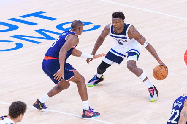 March 11, 2026, Inglewood, California, USA: Anthony Edwards 5 of the Minnesota Timberwolves is guarded by Kris Dunn 8 of the LA Clippers during a 2026 NBA, Basketball Herren, USA regular season game on Wednesday March 11, 2026 at Intuit Dome Arena in Inglewood, California. JAVIER ROJAS PI Inglewood USA - ZUMAp124 20260311_zaa_p124_060 Copyright: xJavierxRojasx