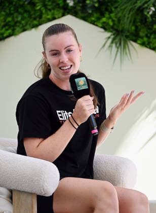 INDIAN WELLS, CA - MARCH 11: WTA, Tennis Damen tennis player Talia Gibson (AUS) answers questions from fans during the BNP Paribas Open played on March 11, 2026 at the Indian Wells Tennis Garden in Indian Wells, CA. (Photo by John Cordes Icon Sportswire) TENNIS: MAR 11 BNP Paribas Open EDITORIAL USE ONLY Icon506260311003