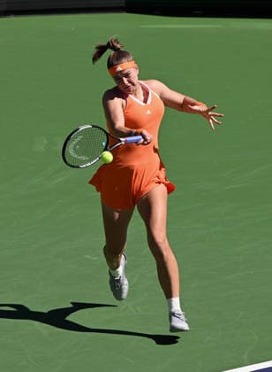 INDIAN WELLS, CA - MARCH 11: Karolina Muchova (CZE) returns the ball during a WTA, Tennis Damen tennis match during the BNP Paribas Open played on March 11, 2026 at the Indian Wells Tennis Garden in Indian Wells, CA. (Photo by John Cordes Icon Sportswire) TENNIS: MAR 11 BNP Paribas Open EDITORIAL USE ONLY Icon506260311011