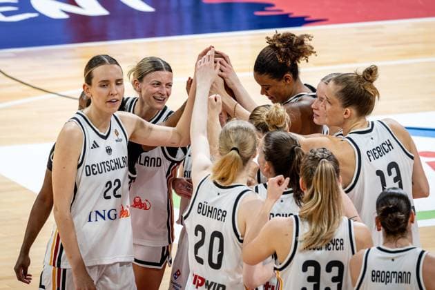 Basketball Villeurbanne 11 03 2026 Wommen™s Basketball World Cup 2026 Qualifying Tournament Germany GER South Korea KOR Team Germany Huddle Alexis Peterson Germany, No 01 Alexandra Wilke Germany, No 03 Jennifer Crowder Germany, No 07 Nyara Sabally Germany, No 08 Emma Eichmeyer Germany, No 09 Leonie Fiebich Germany, No 13 Alina Hartmann Germany, No 16 Britta Daub Germany, No 19 Frida Bühner Germany, No 20 Emily Bessoir Germany, No 22 Nina Rosemeyer Germany, No 33 Patricia Brossmann Germany, No 34