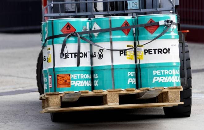 SHANGHAI Petronas fuels McLaren s Formula 1 cars at the Shanghai International Circuit in the lead-up to the Chinese Grand Prix. SANDER KONING ANP xVIxANPxSportx xxANPxIVx 553104686 originalFilename: 553104686.jpg