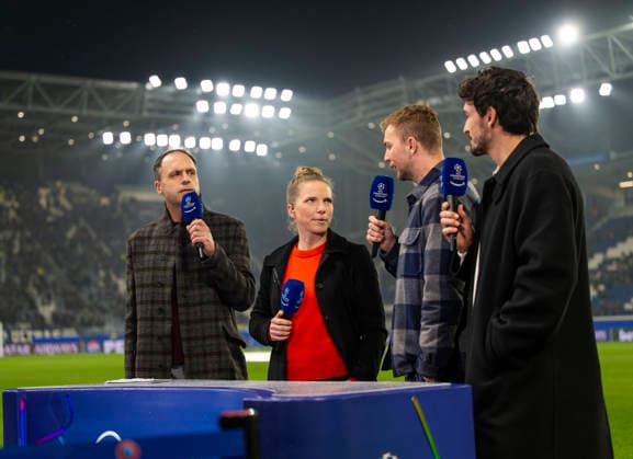 Football, FC Bayern players do not high-five Tabea Kemme after CL match, archive pictures