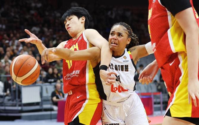 China Mingling Chen and Belgium s Maxuella Lisowa Mbaka fight for the ball during a basket game between China and Belgium s national team, Nationalteam Belgian Cats, in Wuhan, China, on Thursday 12 March 2026, the second game (out of 5) of the qualifications phase for the World Cup Basket tournament. NIKOLAxKRSTIC  x167247513x