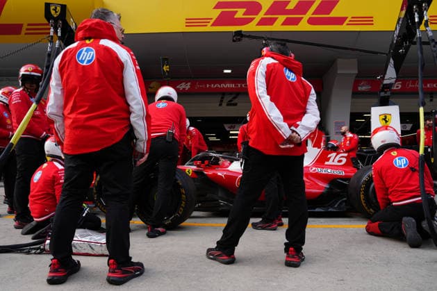F1 China Previews in Shanghai, China - 12 Mar 2026 Aston Martin mechanic works inside garage ahead of the Chinese Formula One Grand Prix race at the Shanghai International Circuit. Shanghai China Copyright: xPolyxFeix xSOPAxImagesx 20260312_F18829_054