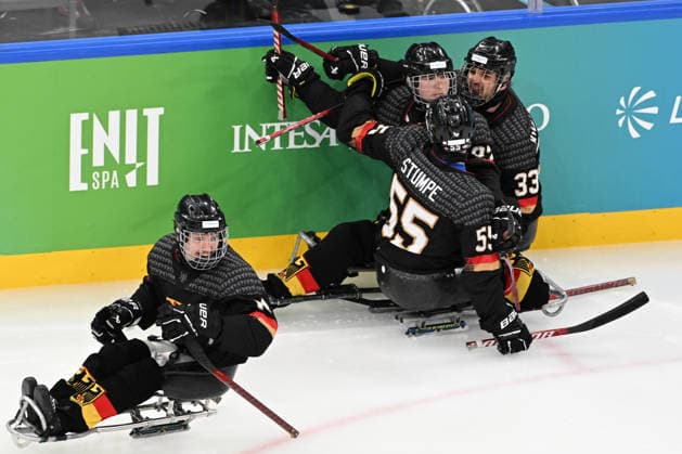 Para Ice hockey, Eishockey - Millano Cortina 2026 Winter Paralympics: Day 6 - Classification Game 5 - 8 Para Ice Hockey - Milano Cortina 2026 Winter Paralympics: Day 6 MILANO SANTAGIULIA ICE HOCKEY ARENA MILANO, ITALY - MARCH 12: Classification Game 5 - 8 Slovakia (SVK) - Germany (GER) GOAL BY SCHRADER Felix (No. 97, Athlet, Forward, 01.03.1997, Club Hannover Ice Lions) (Photo by RALF KUCKUCK) Copyright 2026 Ralf Kuckuck Milano Milano Santagiulia Ice Hockey Arena Italy