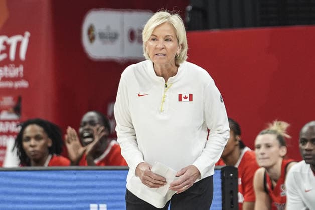 Hungary v Canada - FIBA Women s Basketball World Cup Qualifiers ISTANBUL, TURKIYE – MARCH 12: Head coach Nell Fortner (L) of Canada gives tactics to her players during the FIBA Women s Basketball World Cup Qualifiers Group C match between Hungary and Canada at the Turkcell Basketball Development Center in Istanbul, Turkiye on March 12, 2026. Beyza Comert Anadolu Istanbul Turkey. Editorial use only. Please get in touch for any other usage.  Copyright: x2026xAnadoluxBeyzaxComertx