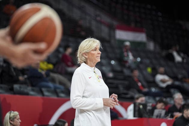 Hungary v Canada - FIBA Women s World Cup Qualifiers ISTANBUL, TURKIYE - MARCH 12: Head coach Nell Fortner of Canada looks on during the FIBA Women s Basketball World Cup Qualifiers Group C match between Hungary and Canada at the Turkcell Basketball Development Center in Istanbul, Turkiye, on March 12, 2026. Beyza Comert Anadolu Istanbul Turkey. Editorial use only. Please get in touch for any other usage.  Copyright: x2026xAnadoluxBeyzaxComertx