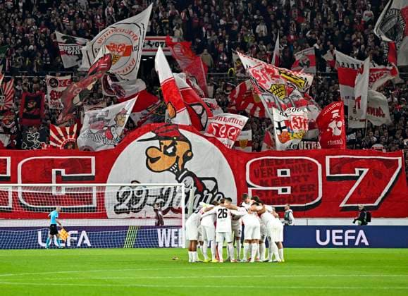 12 03 2026, Football UEFA Europa League 2025 2026 Round of 16, VfB Stuttgart FC Porto, in the MHP Arena Stuttgart, The players push themselves DFL and DFB regulations prohibit any use of photographs as image sequences and or quasi video