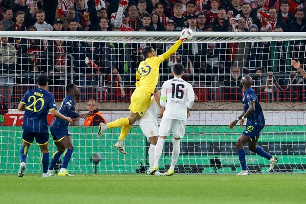 Diogo Costa FC Porto, 99 deflects the ball , Germany, Football, UEFA Europa League, Round of 16, 2025 2026, VfB Stuttgart vs FC Porto, 12 03 2026, Stuttgart Arena Stuttgart Germany Copyright: xGrantxHubbsx
