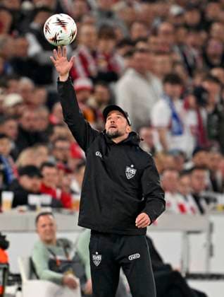 12 03 2026, Football UEFA Europa League 2025 2026 Round of 16, VfB Stuttgart FC Porto, in the MHP Arena Stuttgart, Coach Sebastian Hoeneß Stuttgart catches the ball DFL and DFB regulations prohibit any use of photographs as image sequences and or quasi video